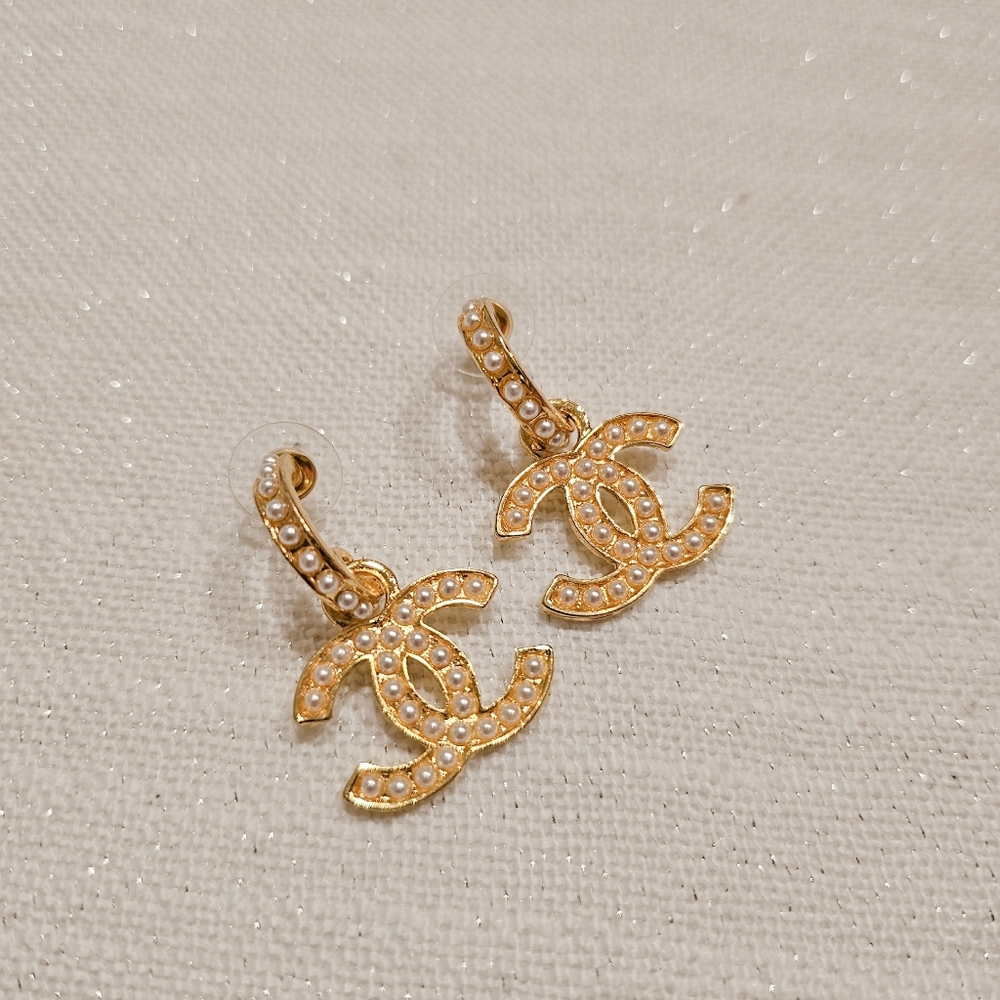 Chanel vintage gold pearl dangle earrings
